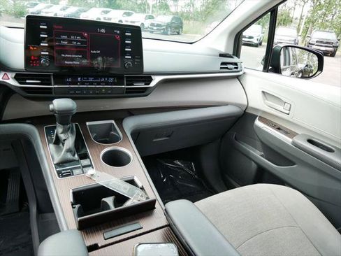 Certified 2021 Toyota Sienna LE FWD image 10