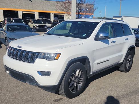 Used 2017 Jeep Grand Cherokee Limited image 2
