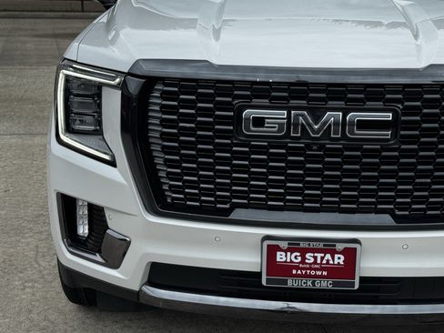 Used 2023 GMC Yukon XL Denali Ultimate AWD/4WD image 6