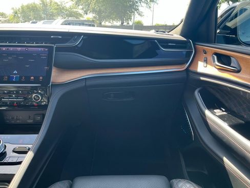 Used 2022 Jeep Grand Cherokee Summit image 6