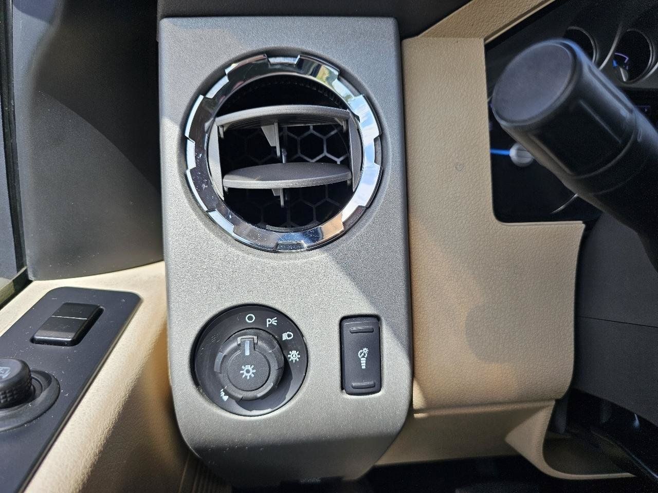 Used 2013 Ford F250 Lariat w/ Lariat Interior Pkg AWD/4WD image 45