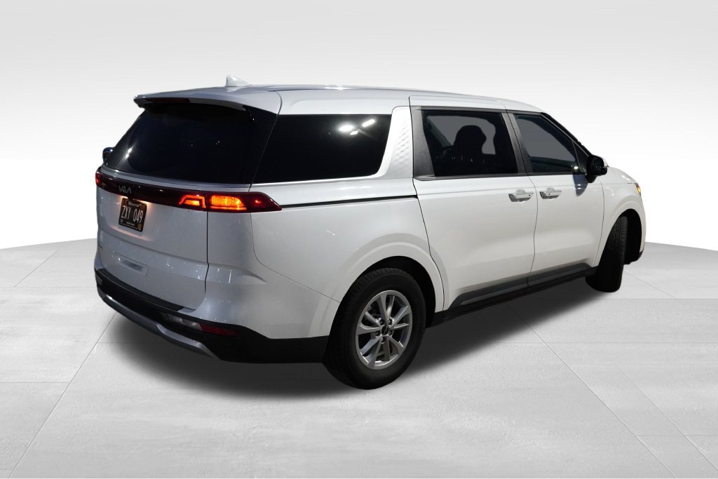 Used 2023 Kia Carnival LX FWD image 3