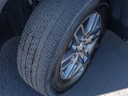 Used 2025 GMC Acadia Elevation image 14