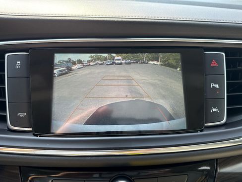Used 2018 Buick Enclave Premium w/ Experience Buick Package FWD image 24