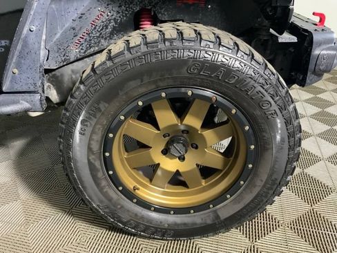 Used 2016 Jeep Wrangler Unlimited Rubicon AWD/4WD image 13