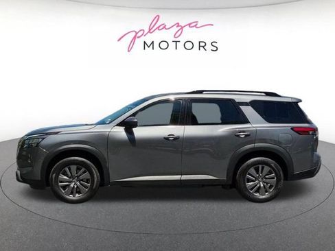 Used 2025 Nissan Pathfinder SV FWD image 10