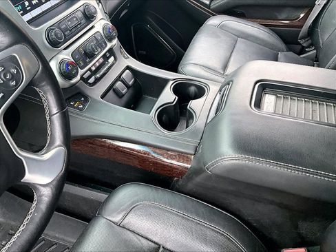Used 2017 GMC Yukon SLT image 12