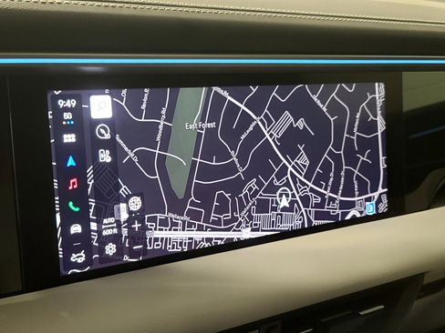 New 2026 Porsche Macan 4 Electric image 22