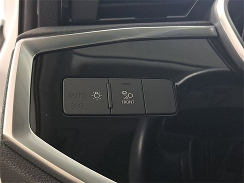 Used 2024 Audi Q3 2.0T Premium Plus image 23