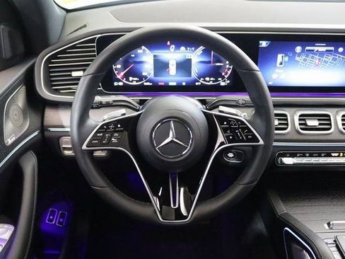 Used 2025 Mercedes-Benz GLE 450e 4MATIC w/ Driver Assistance Package image 5