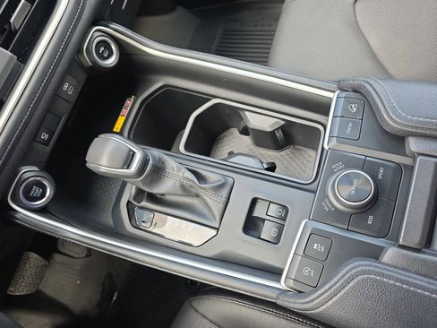 Used 2024 Toyota Grand Highlander Platinum AWD/4WD image 25