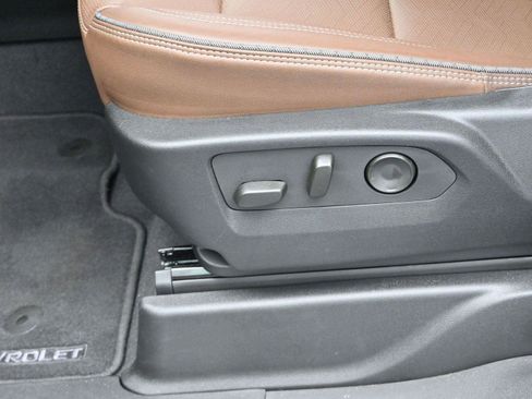 Used 2024 Chevrolet Suburban High Country w/ Advanced Technology Package image 16