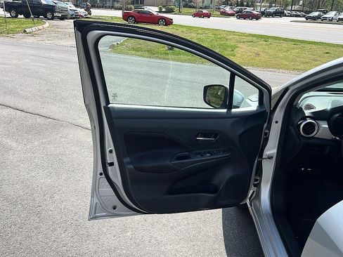 Used 2021 Nissan Versa SV image 13