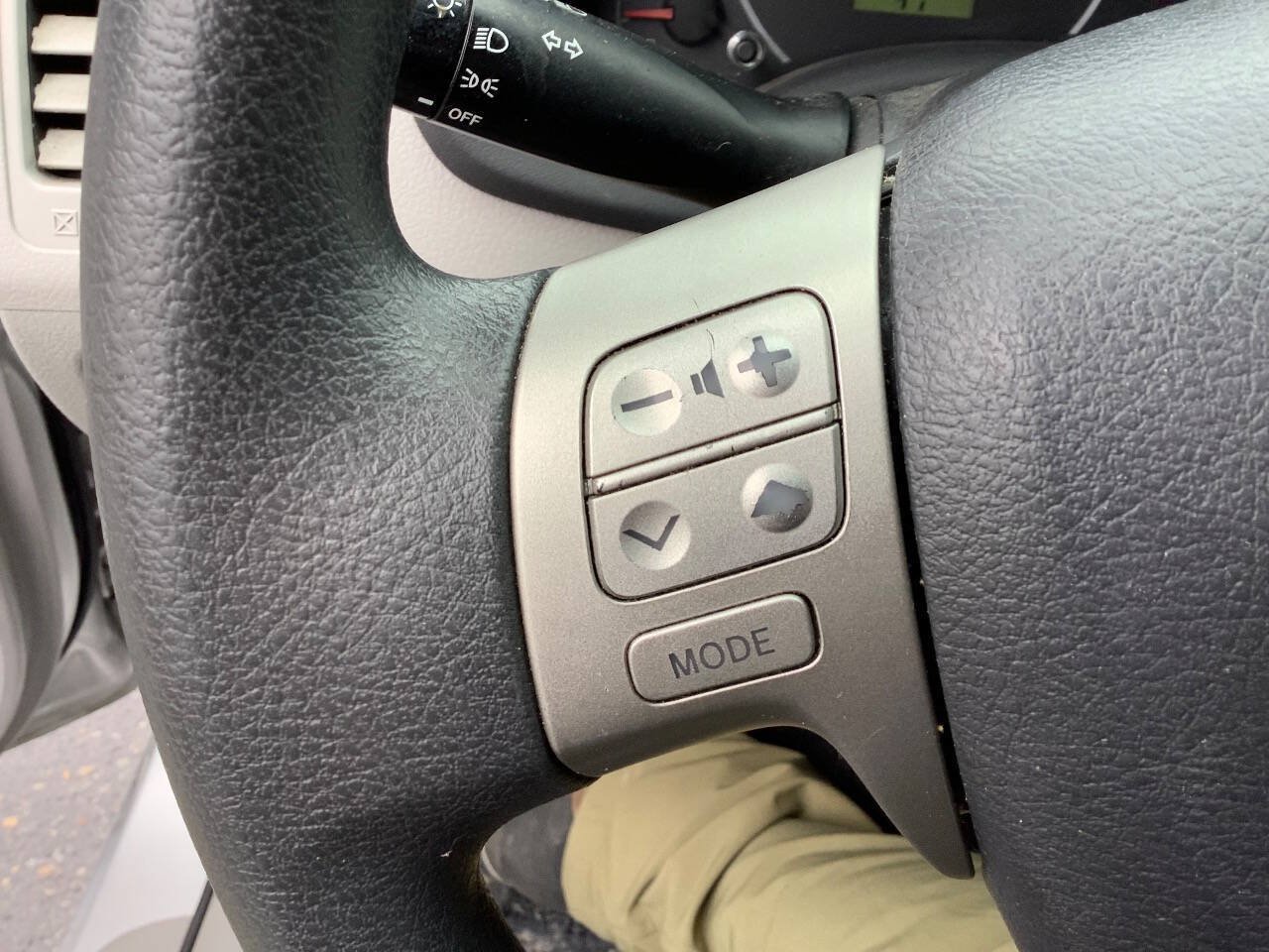 Used 2012 Toyota Corolla LE FWD image 37
