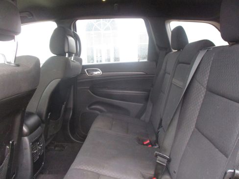 Used 2018 Jeep Grand Cherokee Laredo image 14