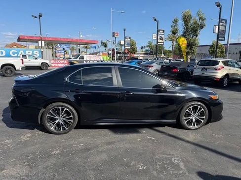 Used 2019 Toyota Camry SE FWD image 7