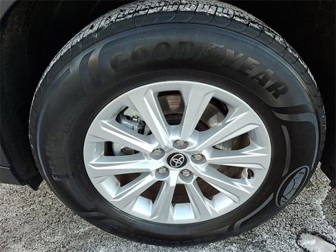 Certified 2025 Toyota Grand Highlander XLE image 8