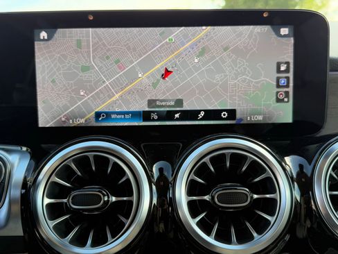 Used 2023 Mercedes-Benz EQB 300 4MATIC image 30