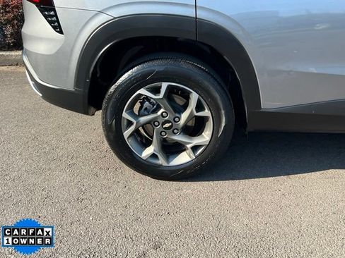 Used 2025 Chevrolet Trax LT w/ LT Convenience Package FWD image 9