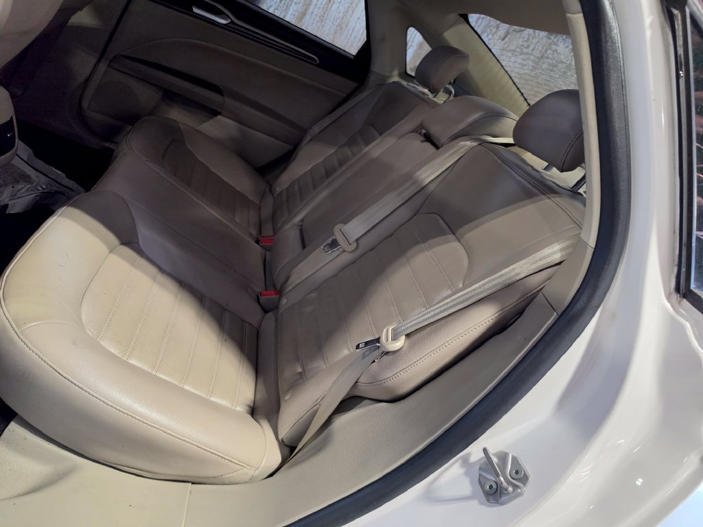 Used 2017 Ford Fusion SE w/ Fusion SE Technology Package FWD image 7
