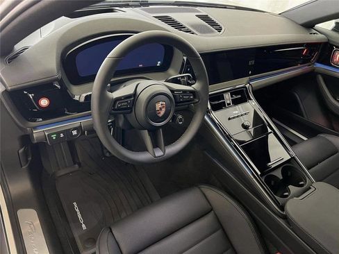 New 2026 Porsche Panamera 4 image 4