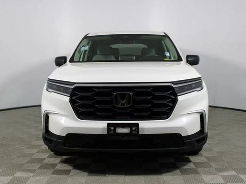 Used 2023 Honda Pilot LX image 2