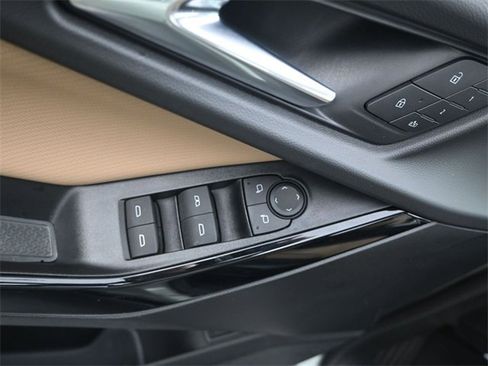 Used 2025 Chevrolet Equinox ACTIV w/ Safety and Technology Package image 11