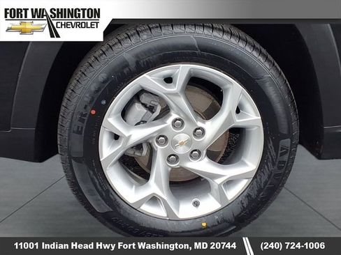 Used 2025 Chevrolet Trax LS w/ LS Convenience Package FWD image 5