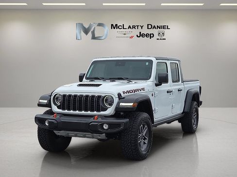 Used 2025 Jeep Gladiator Mojave w/ Convenience Group AWD/4WD image 2