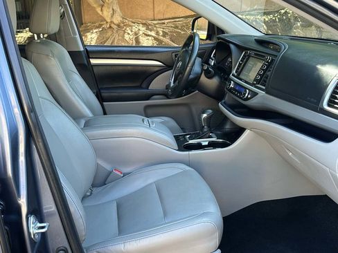 Used 2015 Toyota Highlander XLE FWD image 12
