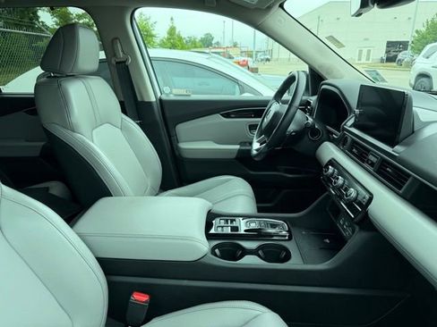 Used 2024 Honda Pilot EX-L image 2