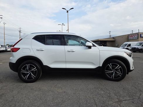 Used 2024 Volvo XC40 B5 Core AWD/4WD image 15