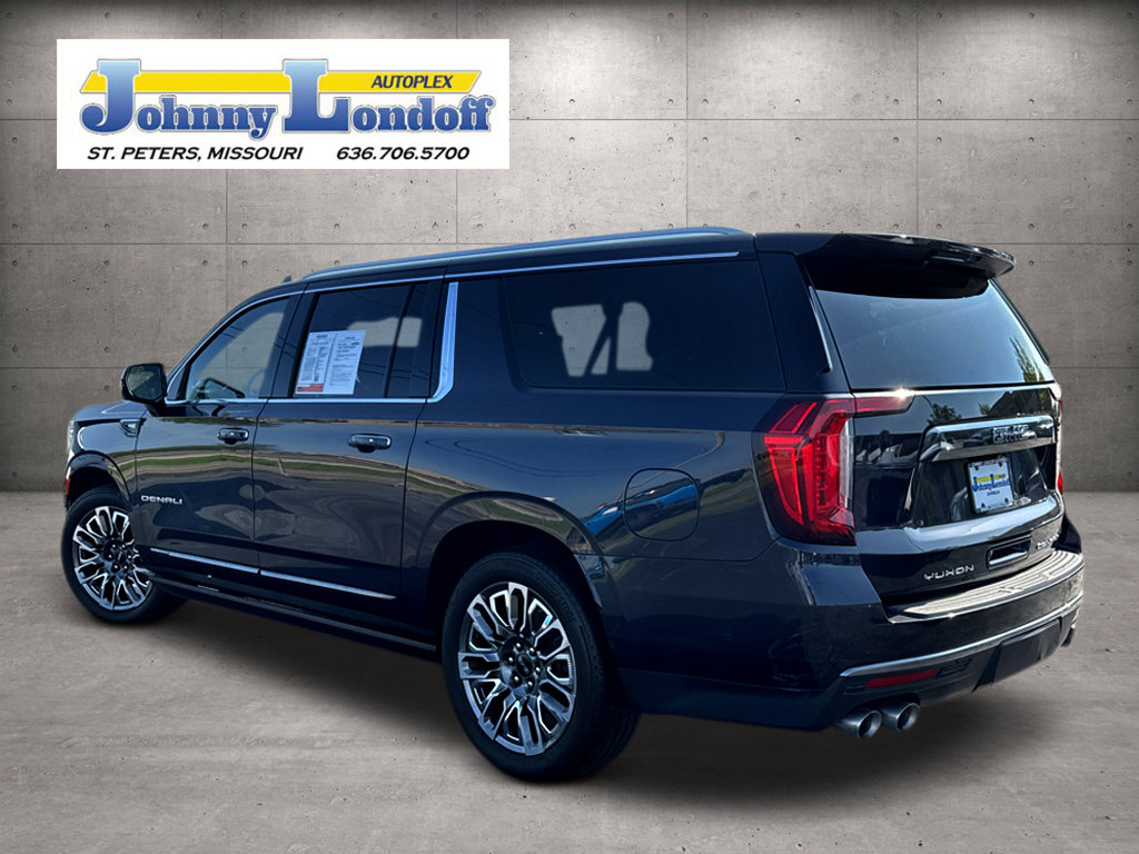 Used 2023 GMC Yukon XL Denali Ultimate AWD/4WD image 3