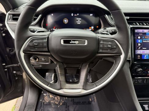 Used 2024 Jeep Grand Cherokee L Limited w/ Black Appearance Package AWD/4WD image 21
