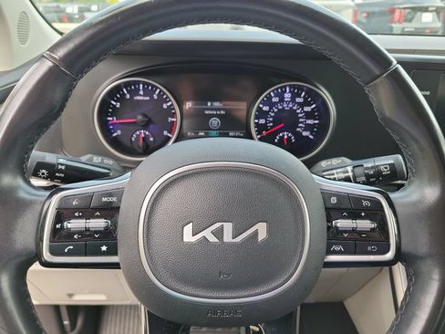 Used 2022 Kia Carnival LX FWD image 21