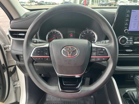 Used 2021 Toyota Highlander L FWD image 12