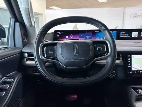Used 2025 Lincoln Navigator Reserve AWD/4WD image 15
