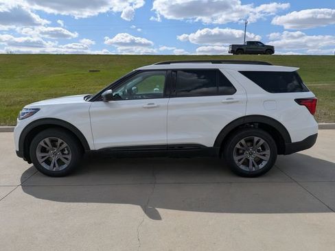 New 2026 Ford Explorer Active w/ Active Comfort Package AWD/4WD image 10
