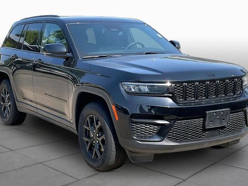Used 2024 Jeep Grand Cherokee Altitude AWD/4WD image 3
