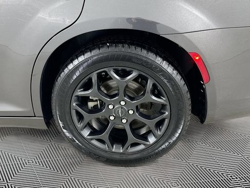 Used 2022 Chrysler 300 Touring w/ Sport Appearance Package AWD/4WD image 29
