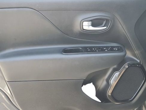 Used 2022 Jeep Renegade Altitude w/ Sun/Sound Group AWD/4WD image 26