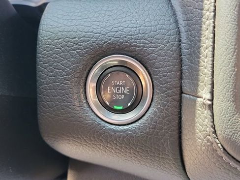 Used 2021 GMC Yukon Denali w/ Denali Ultimate Package AWD/4WD image 24
