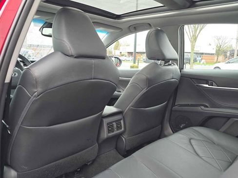 Certified 2018 Toyota Camry XLE image 21