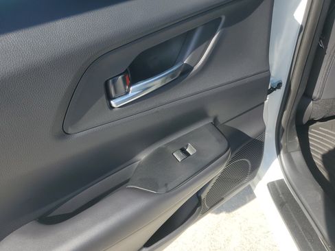 Used 2025 Toyota Prius FWD image 15