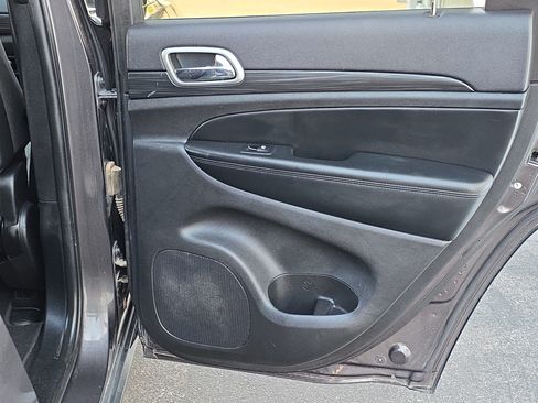 Used 2021 Jeep Grand Cherokee Laredo RWD image 23