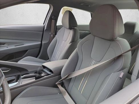 Used 2025 Hyundai Elantra Sport FWD image 13