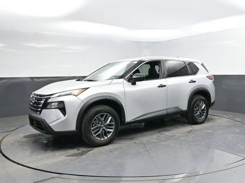 Used 2024 Nissan Rogue S FWD image 7
