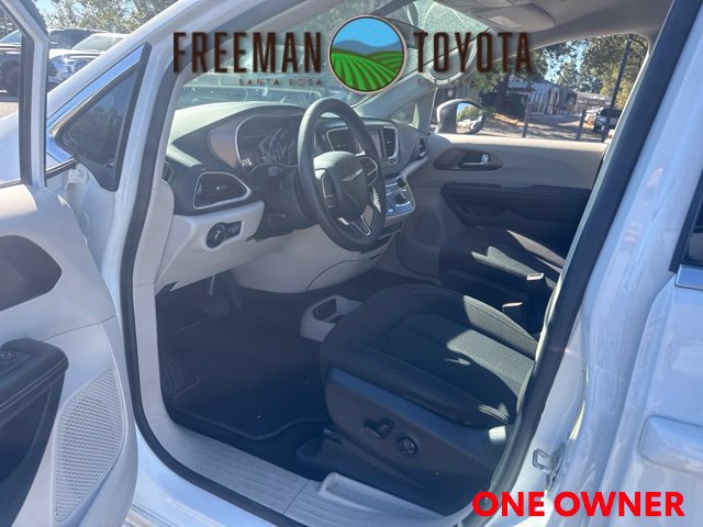 Used 2022 Chrysler Voyager LX FWD image 7