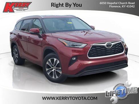 Certified 2024 Toyota Highlander XLE AWD/4WD image 1