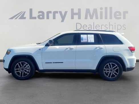 Used 2020 Jeep Grand Cherokee Trailhawk w/ Premium Lighting Group AWD/4WD image 2